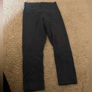 Cropped grey lululemon leggings